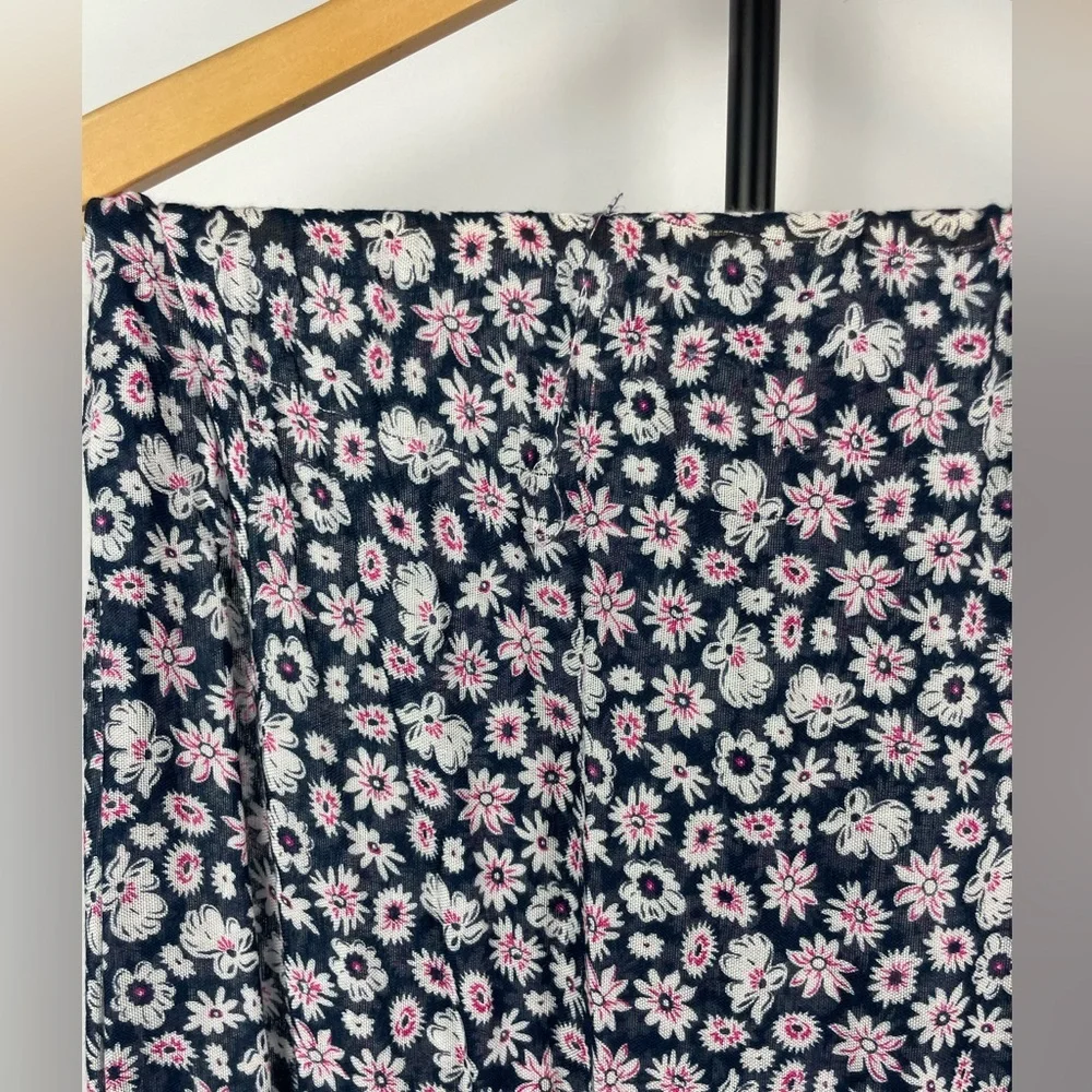 Rebecca Minkoff Daisy White Floral‎ Pink Oblong Tassel Trim Rectangular Scarf